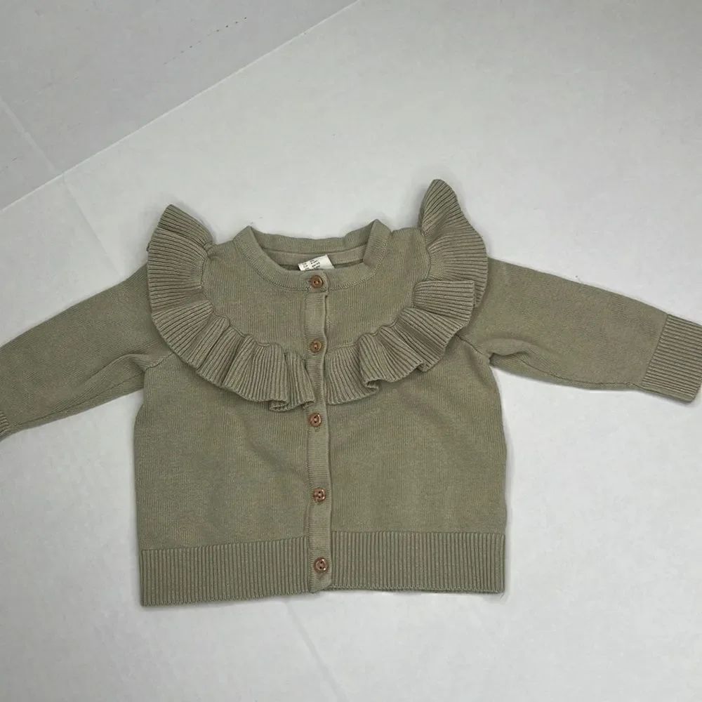 H&M sage green cotton ruffle detail cardigan sweater EUC size 4-6 months
